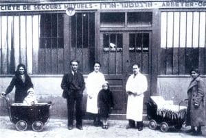 3 - De la section juive de la M.O.I. au journal de langue yiddish la <em>Naïe Presse</em> 3 54I I0054 1 59.6 dispensaire MRJ MOI