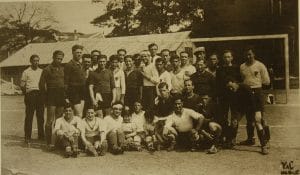 3 - De la section juive de la M.O.I. au journal de langue yiddish la <em>Naïe Presse</em> 6 58I I0058 1 63.2 footballeurs yask MRJ MOI