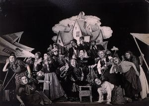 3 - De la section juive de la M.O.I. au journal de langue yiddish la <em>Naïe Presse</em> 9 61I J0061 1 67.9 Theatre fridman dia 34 MRJ MOI