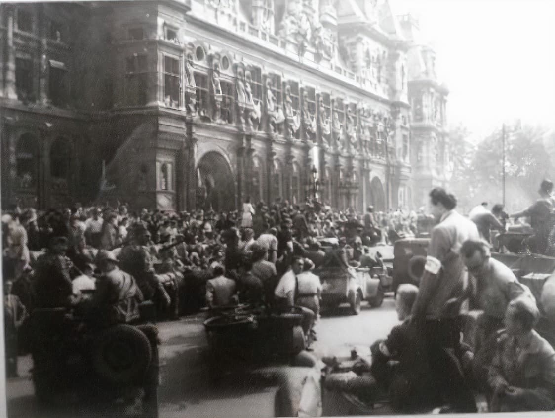 4 - Insurrections populaires. Engagement des jeunes Juifs 39 s14.pa4 .009 hoteldeville degaulle MRJ MOI