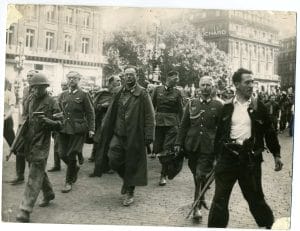 4 - Insurrections populaires. Engagement des jeunes Juifs 15 s14.pa4 .011 reddition paris MRJ MOI