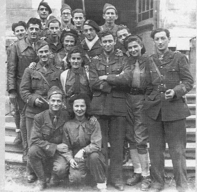 4 - Insurrections populaires. Engagement des jeunes Juifs 48 s14.pa4 .017 carmagnole MRJ MOI