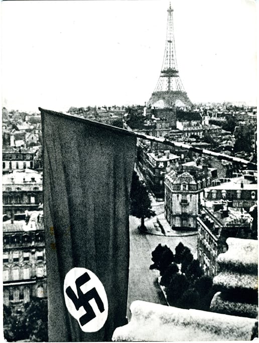 2 - De la collaboration à l’antisémitisme d'État 34 s3.pa2 .005 drapeau nazi paris MRJ MOI