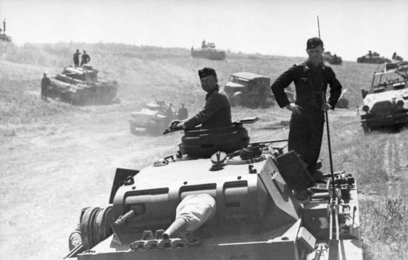 1 - L'invasion de l’URSS par les nazis : vers la guerre mondiale 17 s5.pa1 .002 barbarossa juin 41 MRJ MOI