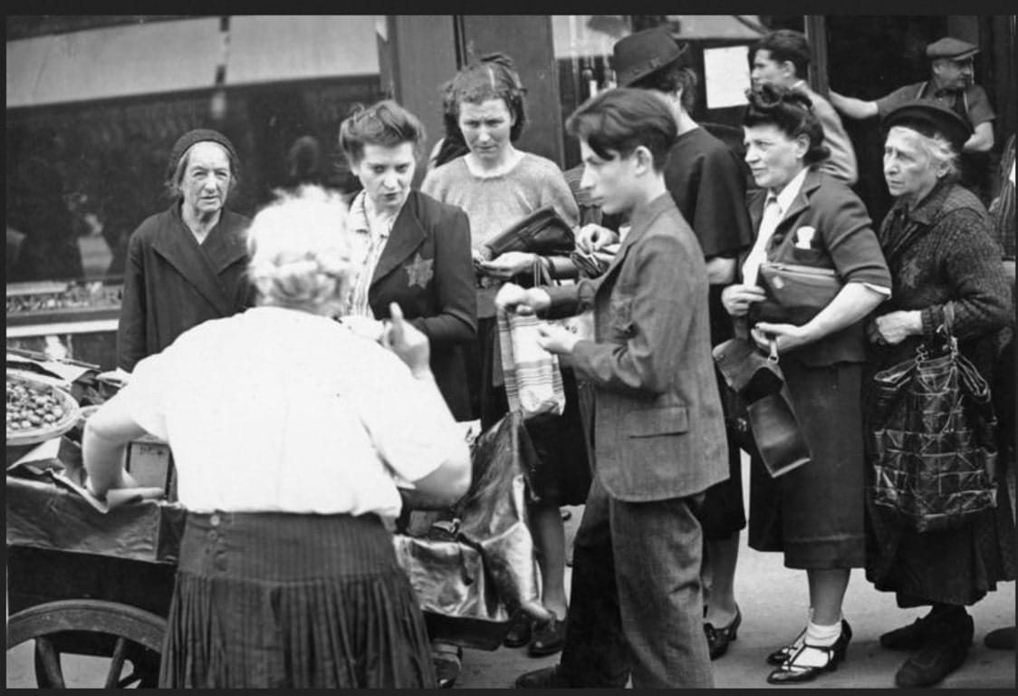 3 - L'appel de « Solidarité » – la Rafle du Vel’d’Hiv 42 s8.pa3 .006 etoile femmes rue 1942 min MRJ MOI