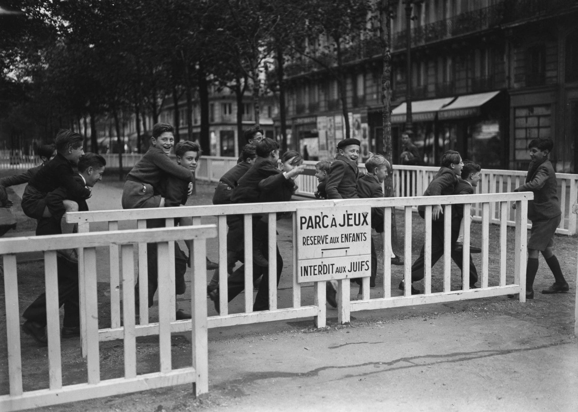 3 - L'appel de « Solidarité » – la Rafle du Vel’d’Hiv 47 s8.pa3 .012 rv parc jeux nov42 min scaled MRJ MOI